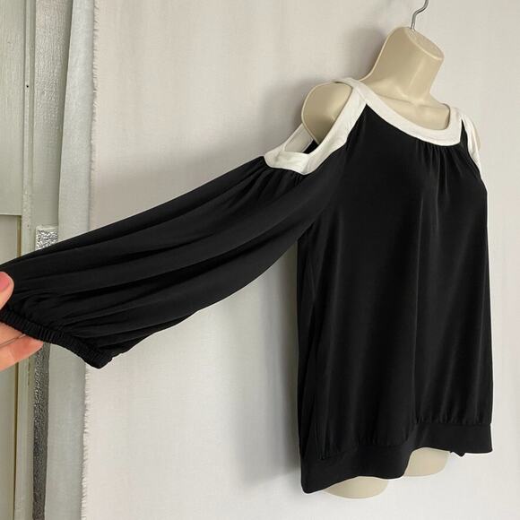 Chicos 2 Cold Shoulder Top Solid Black White Contrast Blouson Going Out Large - Picture 4 of 13